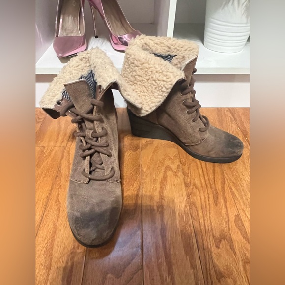 UGG Winter Boots - Picture 2 of 6